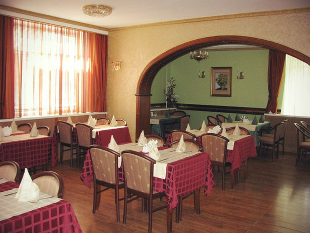 Основной зал — Кафе Октябрьское