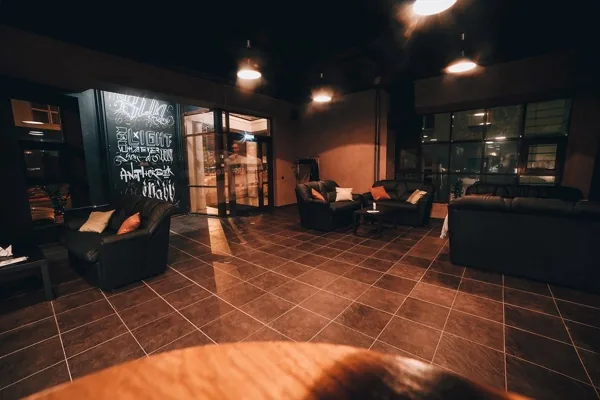 Основной зал — интерьер зала