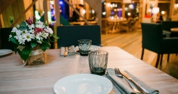 Основной зал — интерьер зала