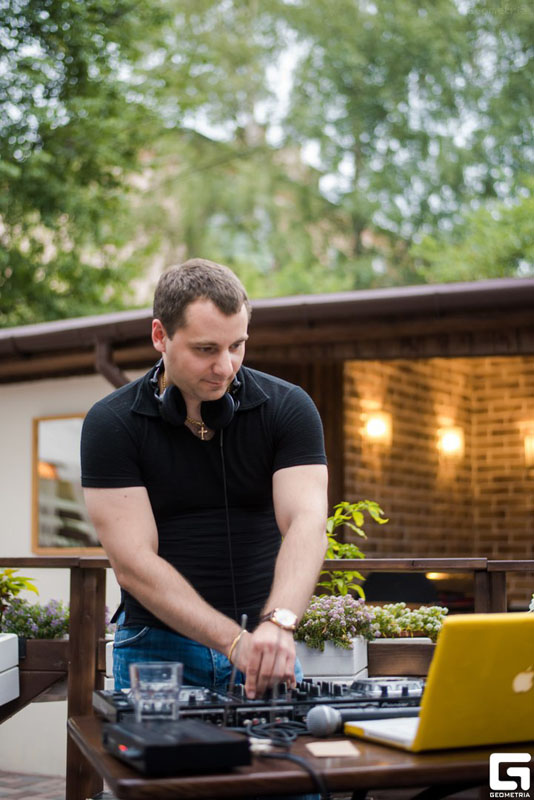 Основной зал — Параллели