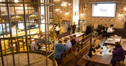 Основной зал — интерьер зала