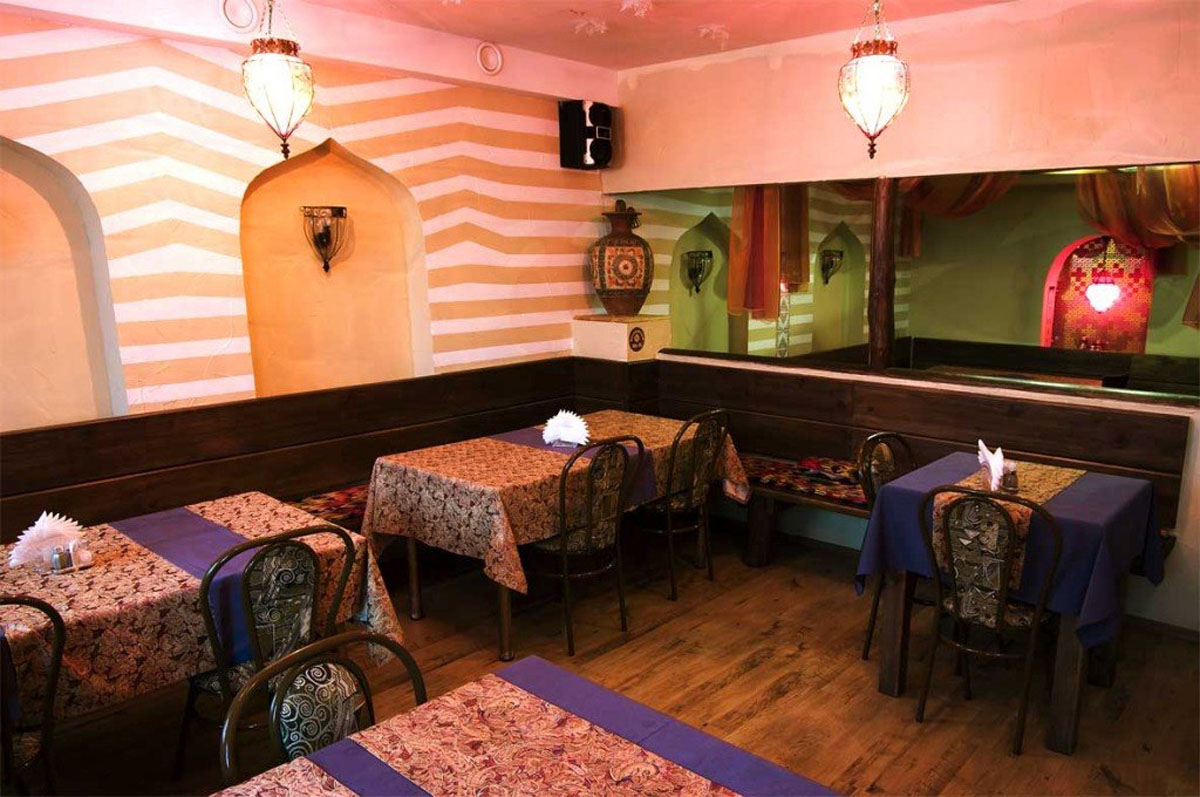 Основной зал — Соломенная крыша