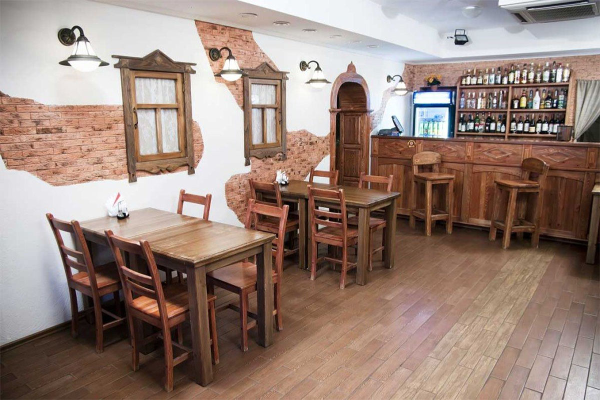 Основной зал — Соломенная крыша