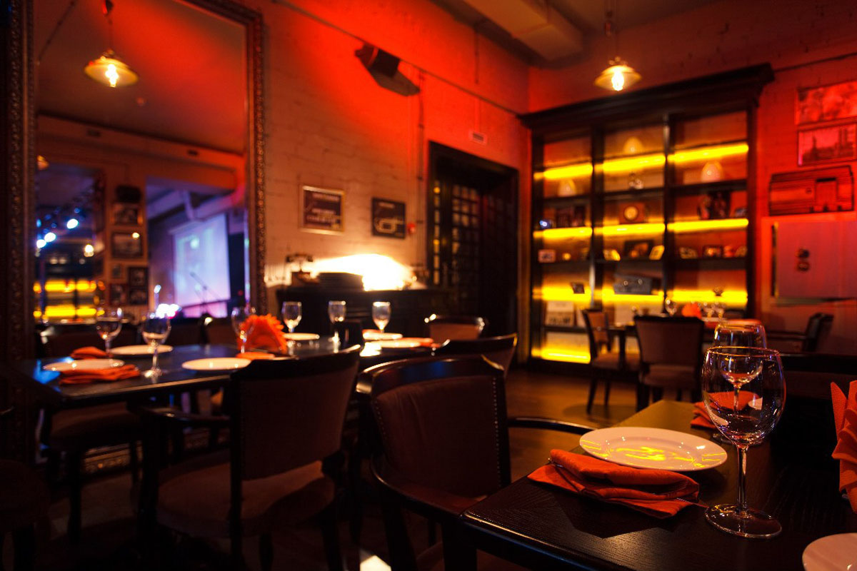 Основной зал — БУТ ЛЕГГЕР МЮЗИК БАР