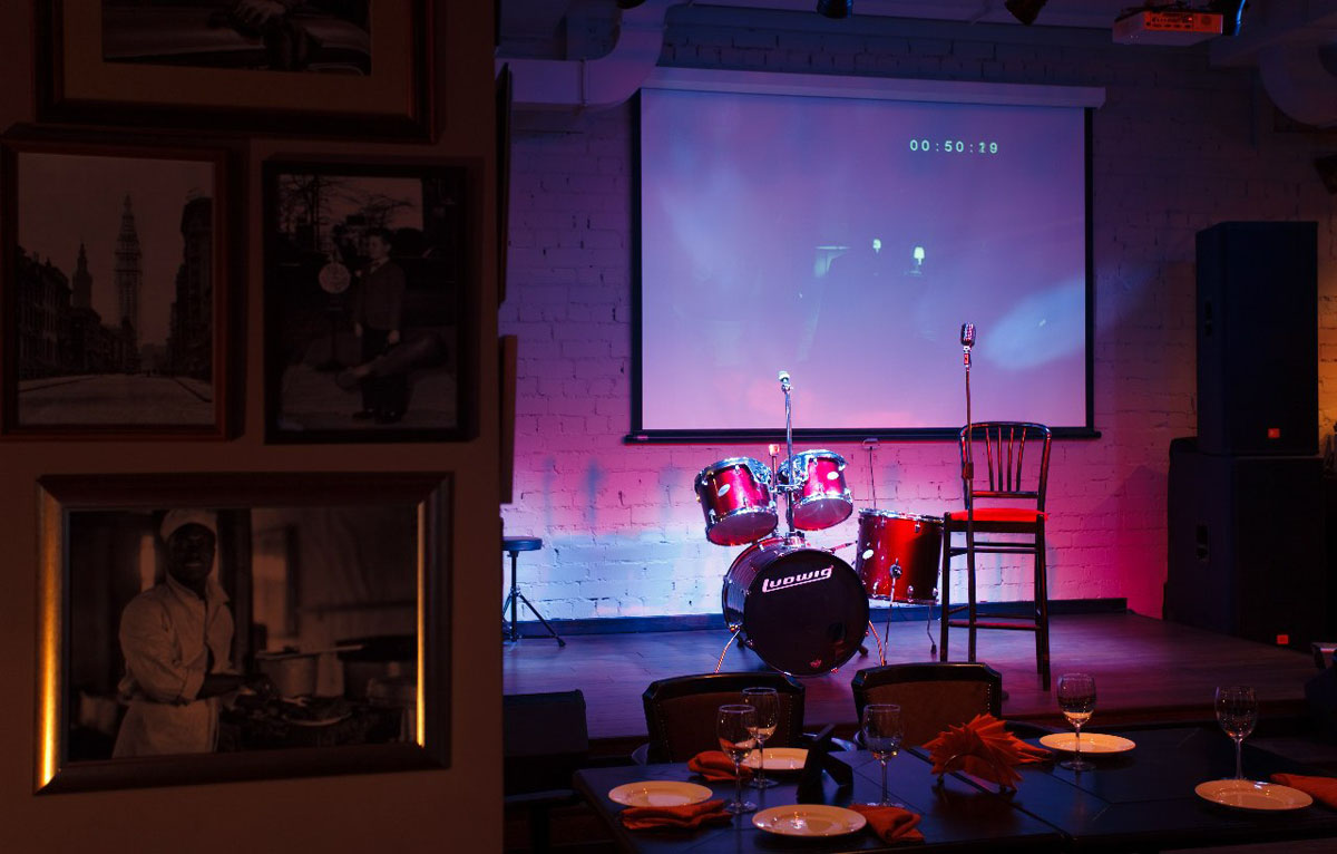 Основной зал — БУТ ЛЕГГЕР МЮЗИК БАР