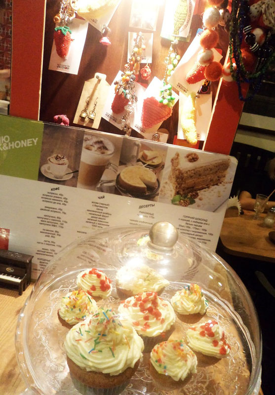 Основной зал — Милк & Хани на Советской