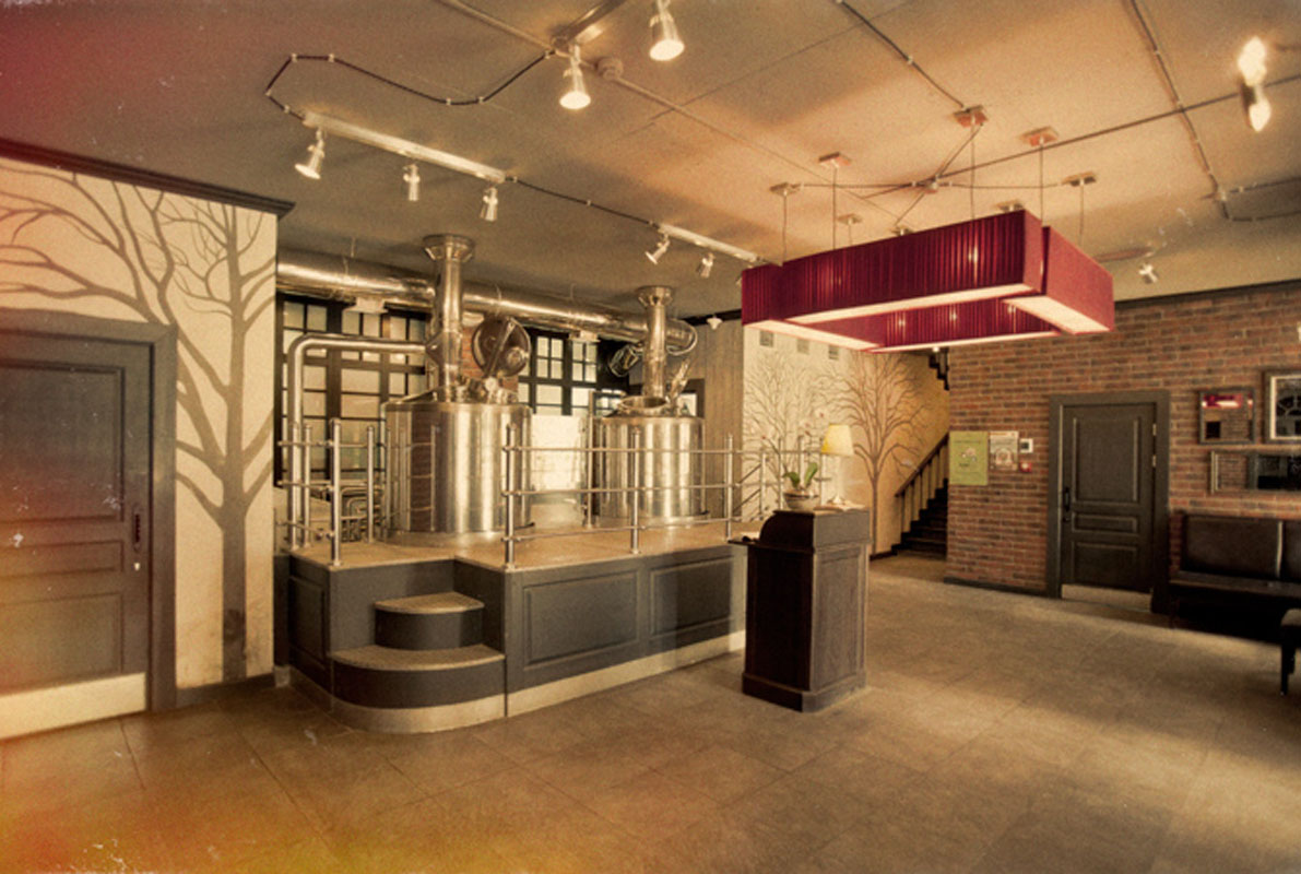 Основной зал — Ресторан-пивоварня Петр Петрович