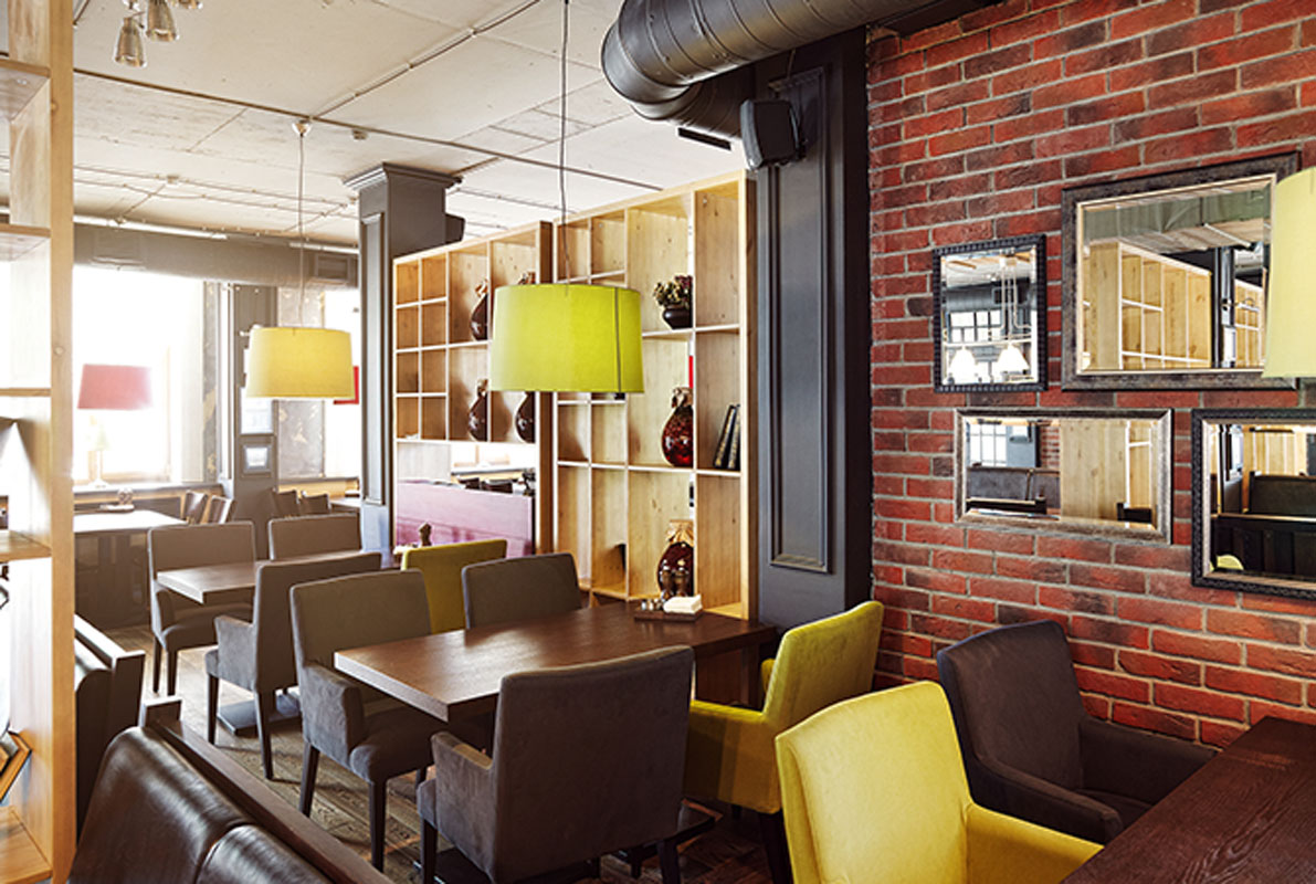 Основной зал — Ресторан-пивоварня Петр Петрович