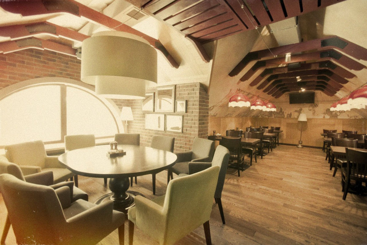 Основной зал — Ресторан-пивоварня Петр Петрович