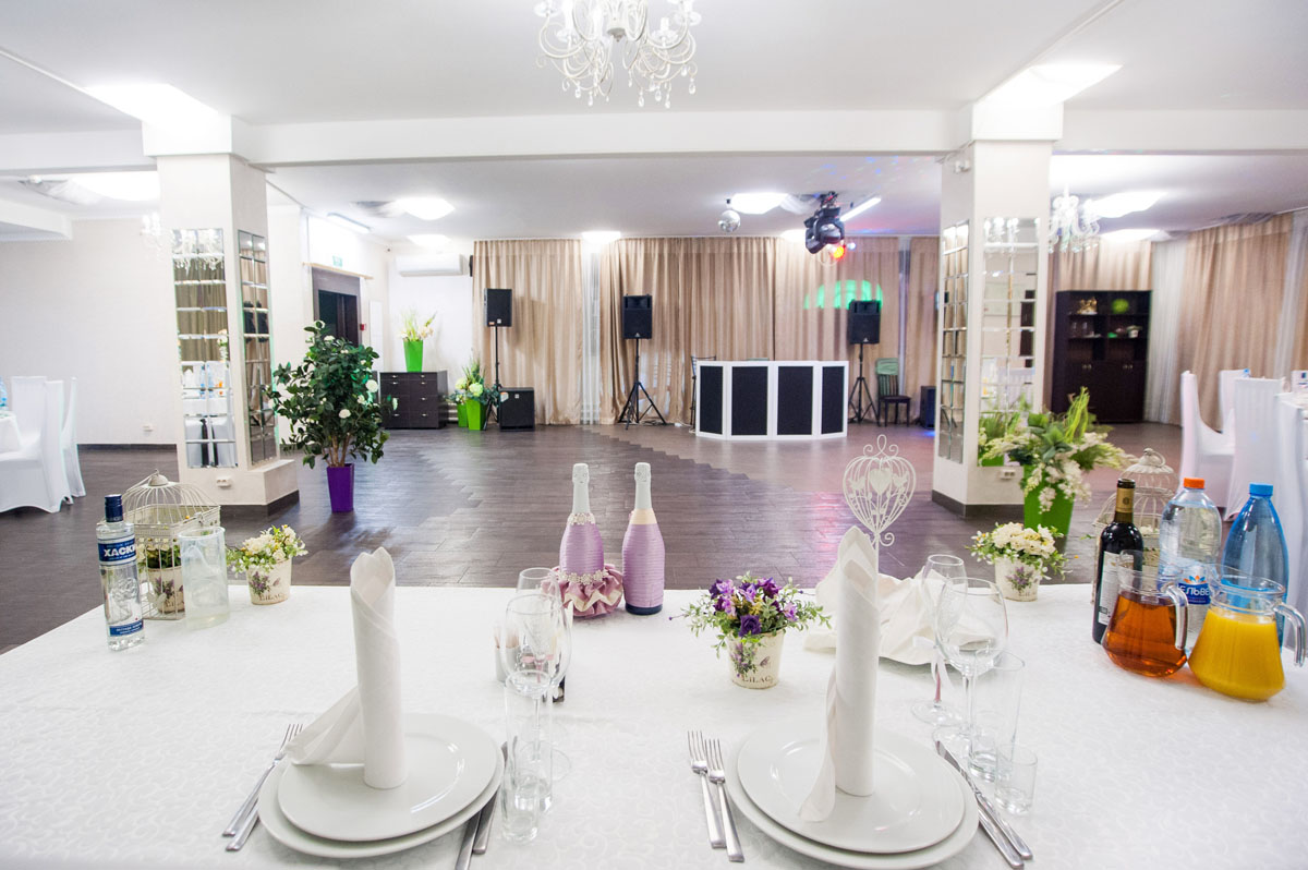 Большой банкетный зал — Шартрез