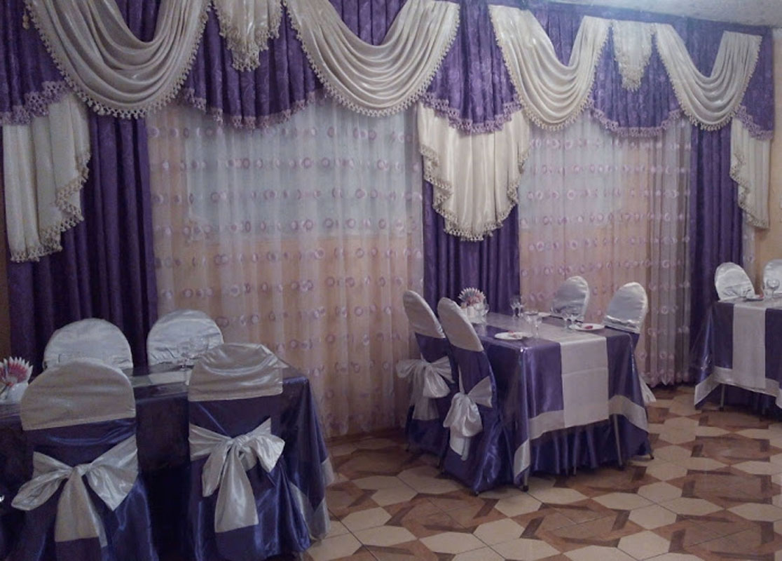 Основной зал — У фонтана на Оборонной улице