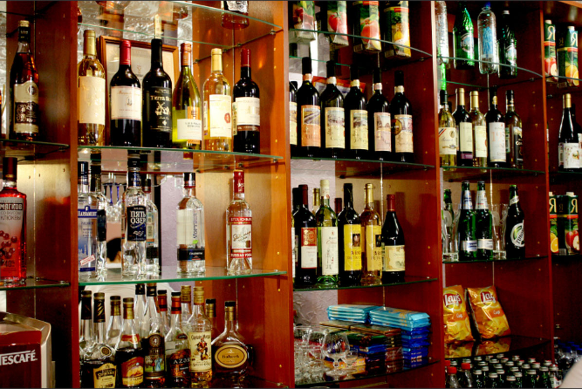 Основной зал — У фонтана на Оборонной улице