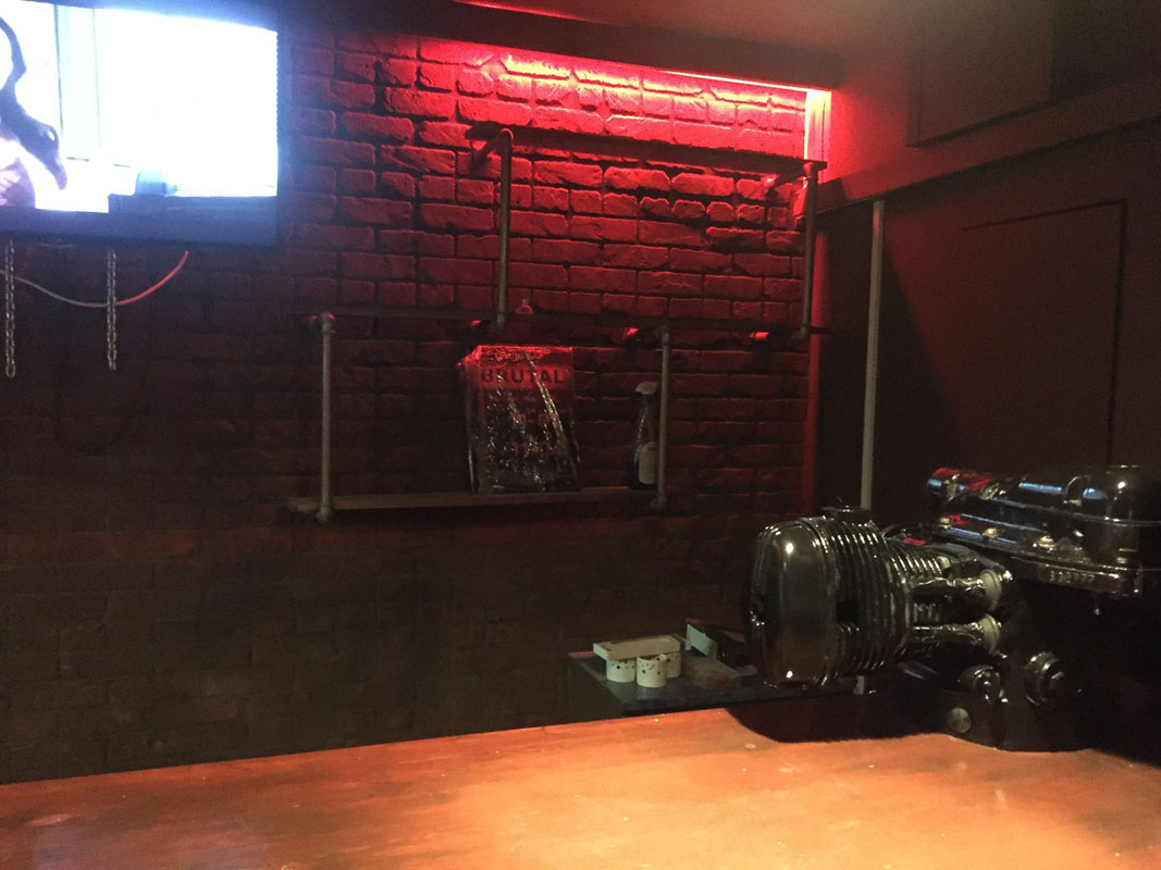 Основной зал — Брутал Бар