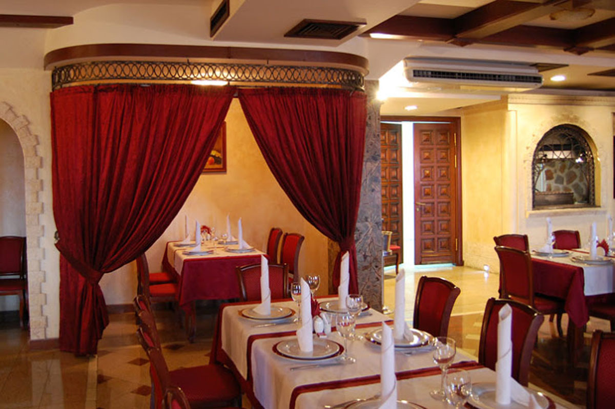 Основной зал — Армения