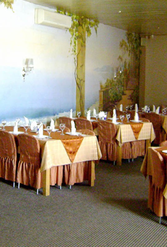 Основной зал — Кафе На набережной