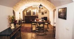 Винотека Винотека — интерьер зала