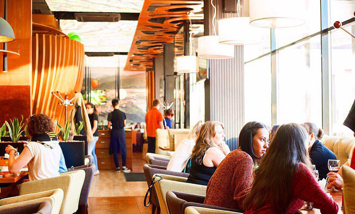 Основной зал — Манеки