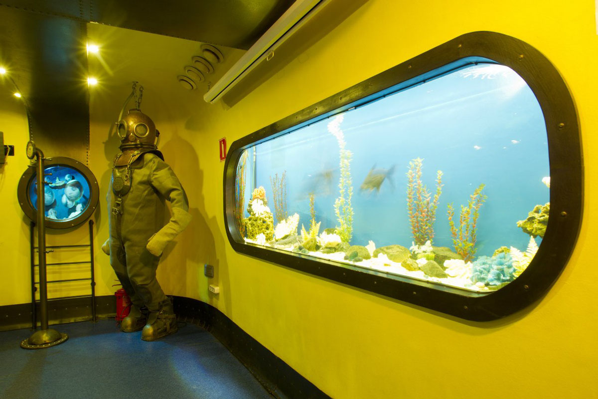 Основной зал — Желтая подводная лодка