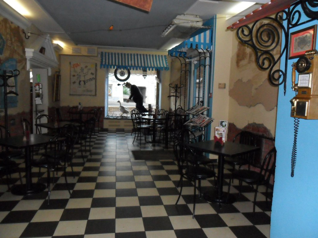 Основной зал — Рога и копыта