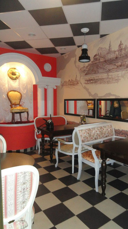 Основной зал — Рога и копыта