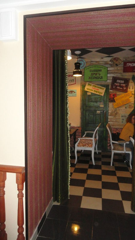 Основной зал — Рога и копыта