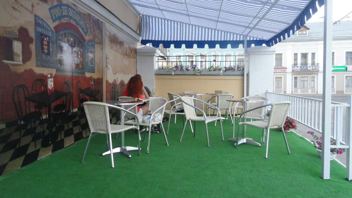 Основной зал — Рога и копыта