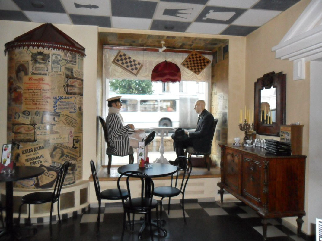 Основной зал — Рога и копыта