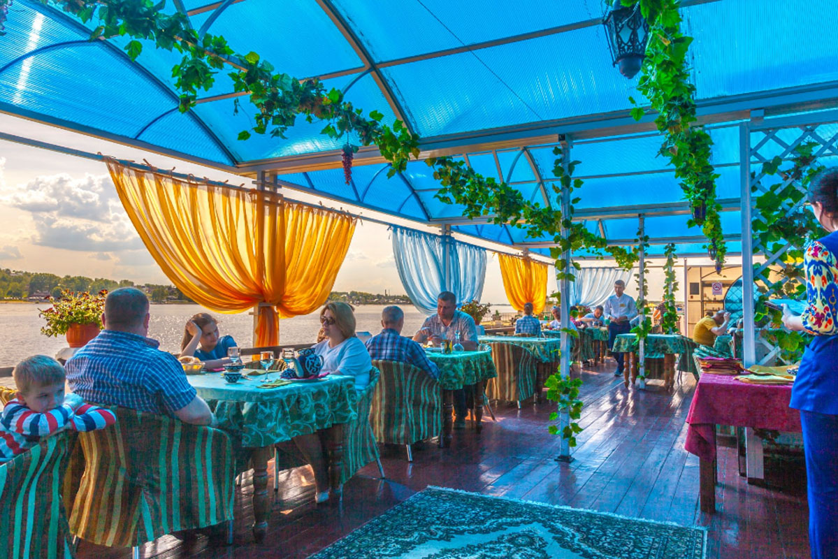 Основной зал — Белое Солнце