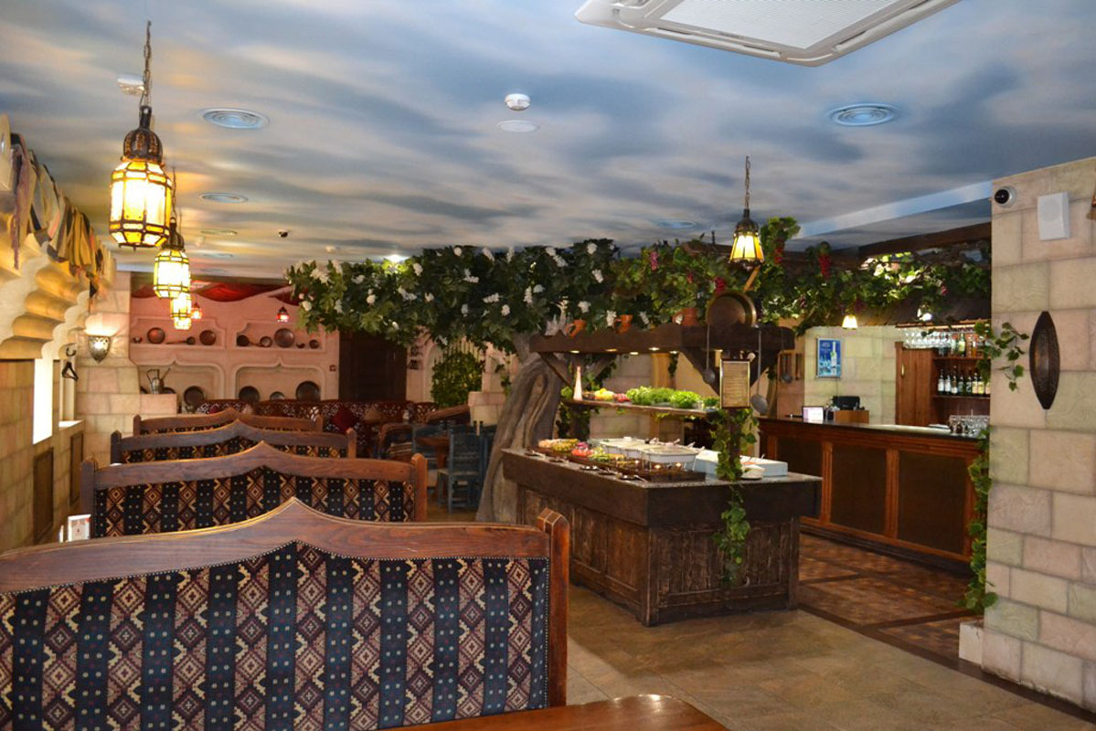 Основной зал — Шеш-Беш