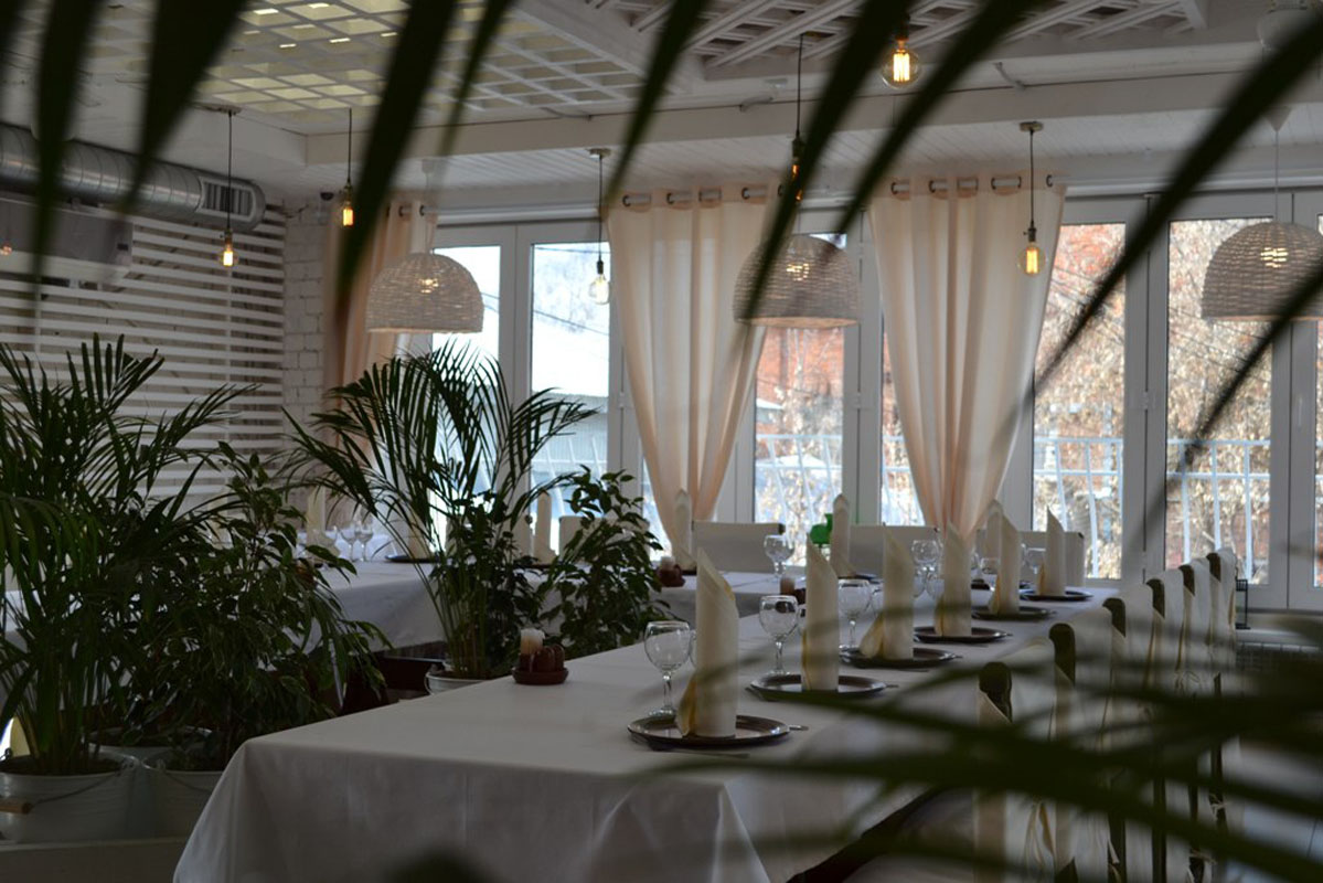 Основной зал — Шеш-Беш