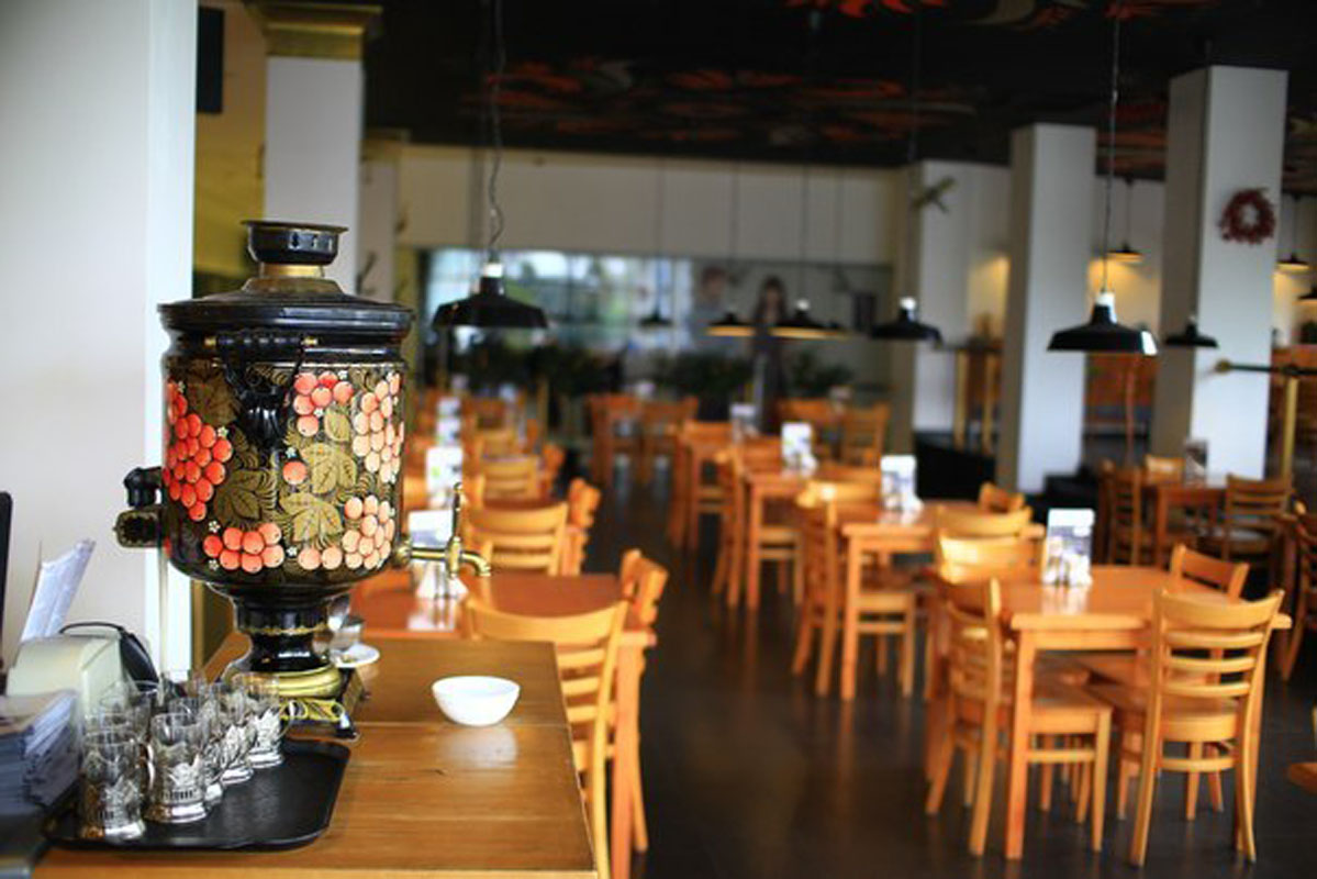 Основной зал — Избушка на улице Ленина