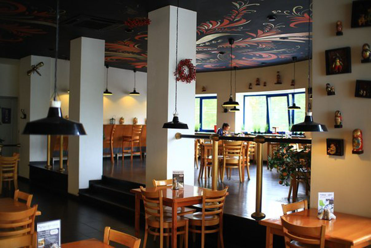 Основной зал — Избушка на улице Ленина