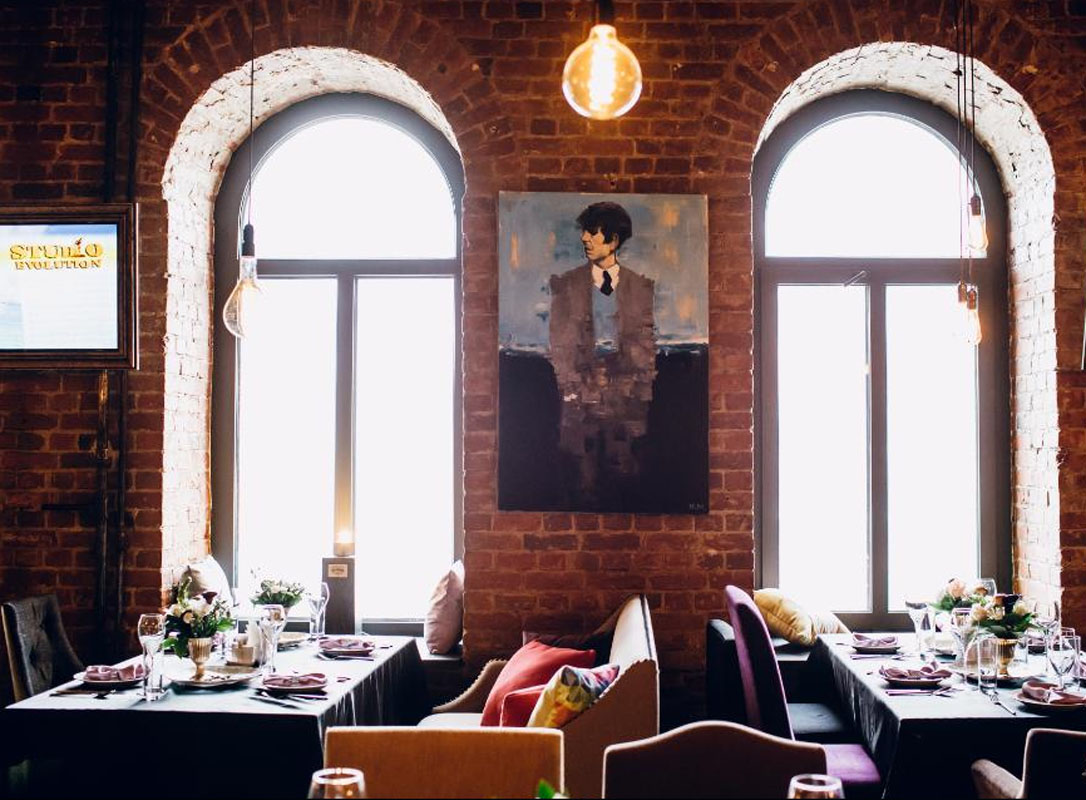 Основной зал — Шоу-бар Центральный