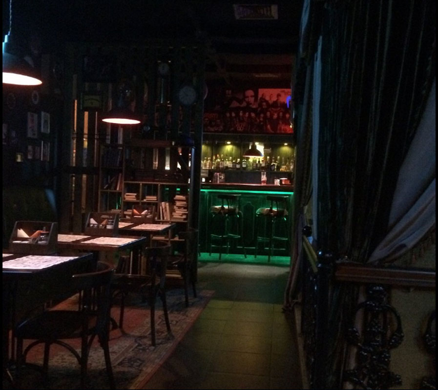 Основной зал — Собака Бар