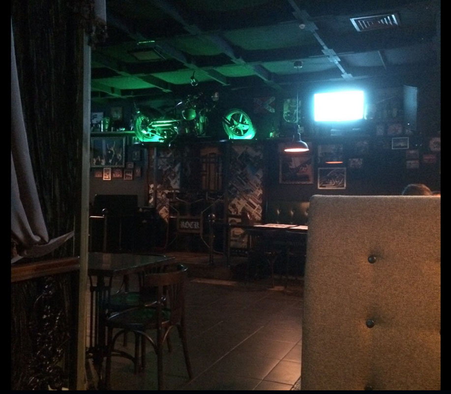 Основной зал — Собака Бар