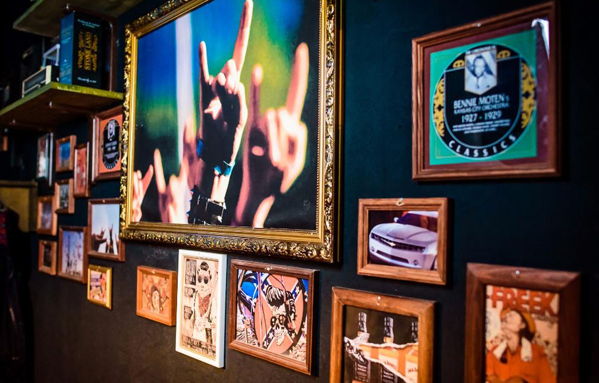 Основной зал — Собака Бар