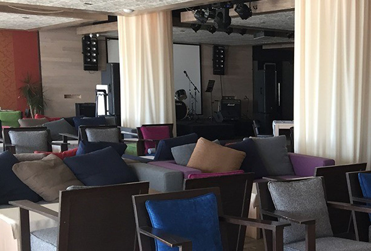 Основной зал — Ресторан-клуба Волга