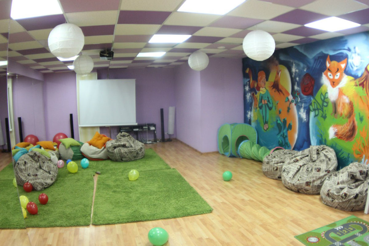 Нереальное кафе на Профсоюзной улице — Основной зал, фото банкетного зала