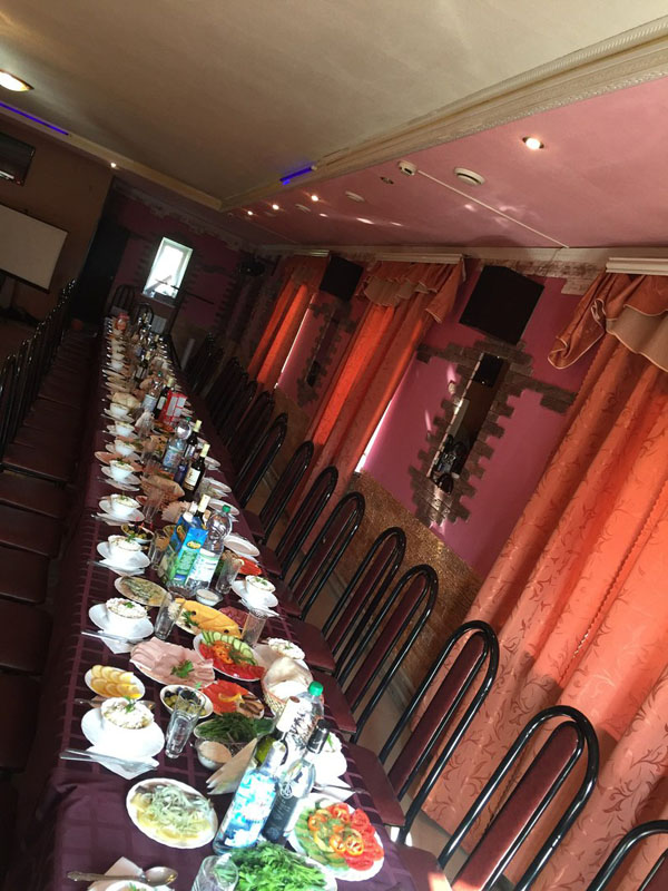 Основной зал — Чинар