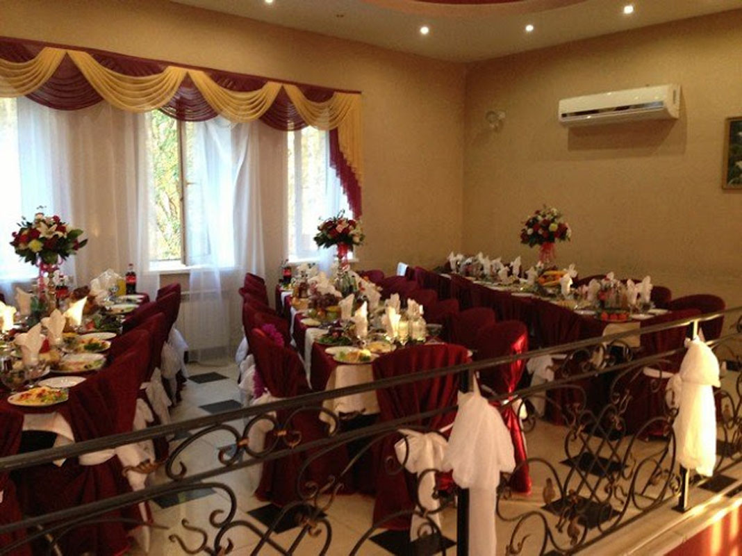 Основной зал — У Эрика