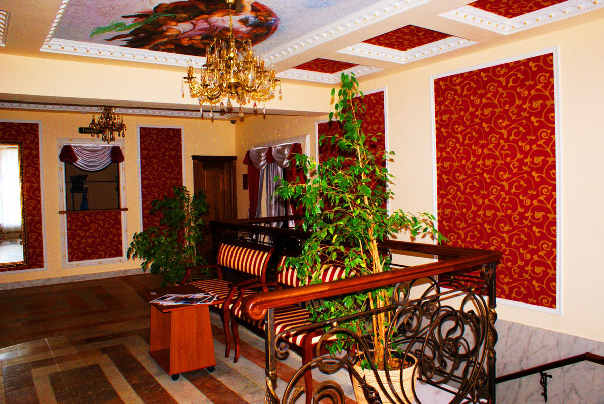 Основной зал — Император