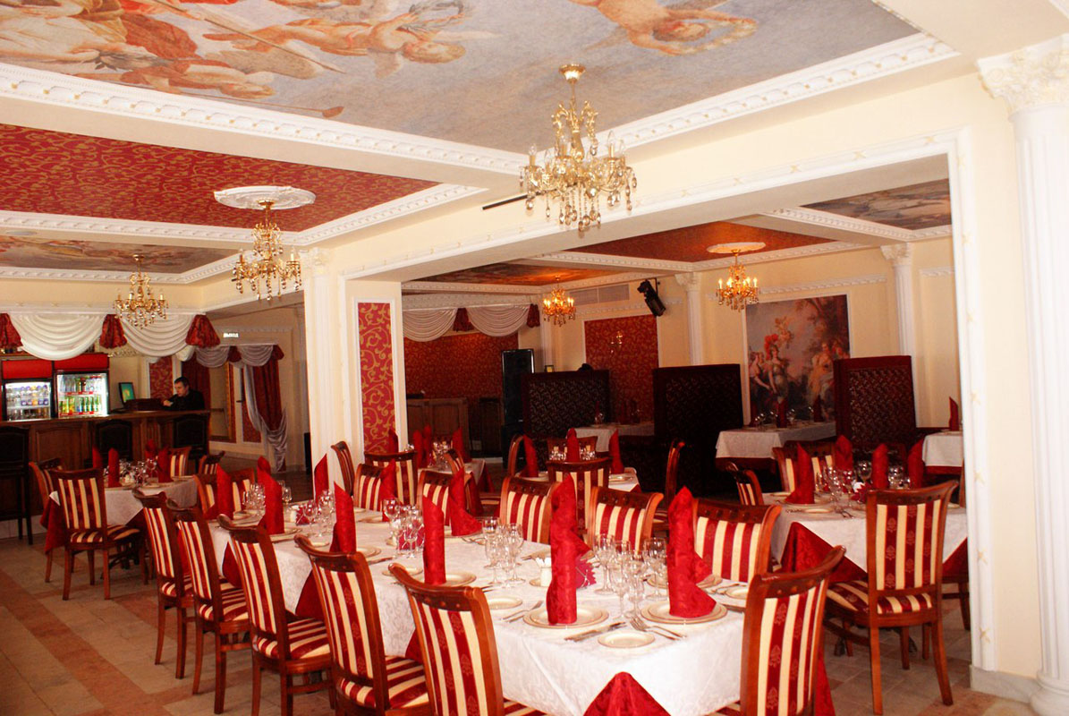 Основной зал — Император