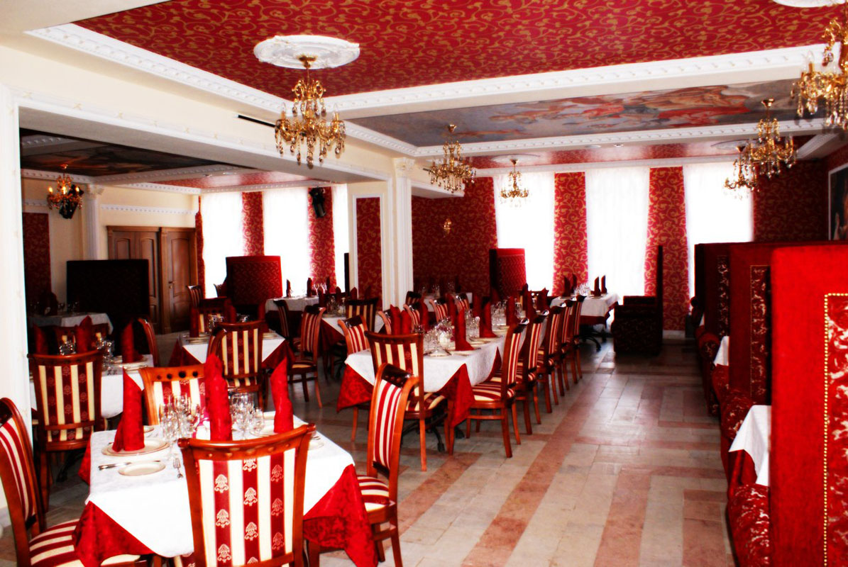 Основной зал — Император