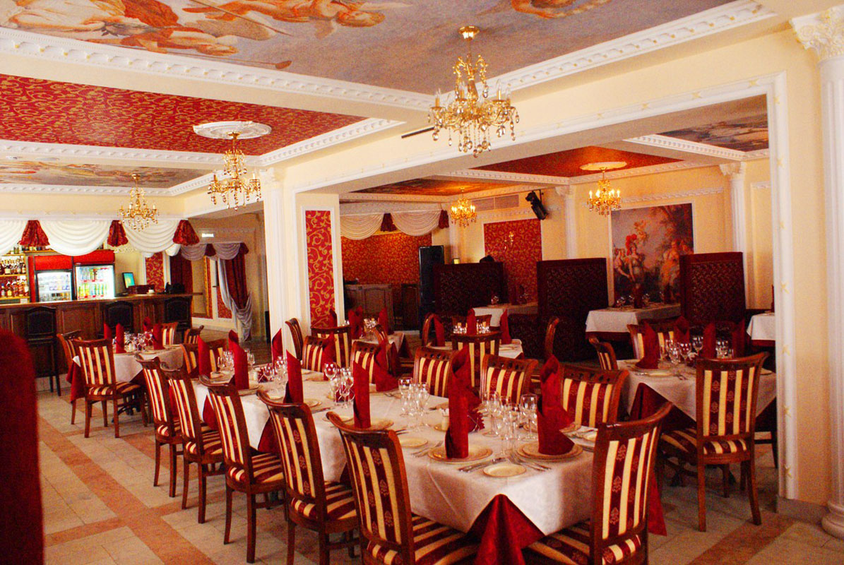 Основной зал — Император