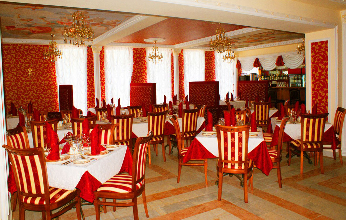 Основной зал — Император