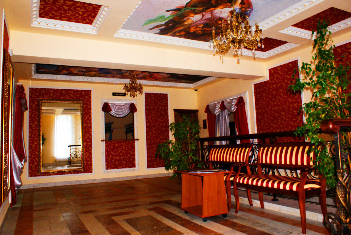 Основной зал — Император