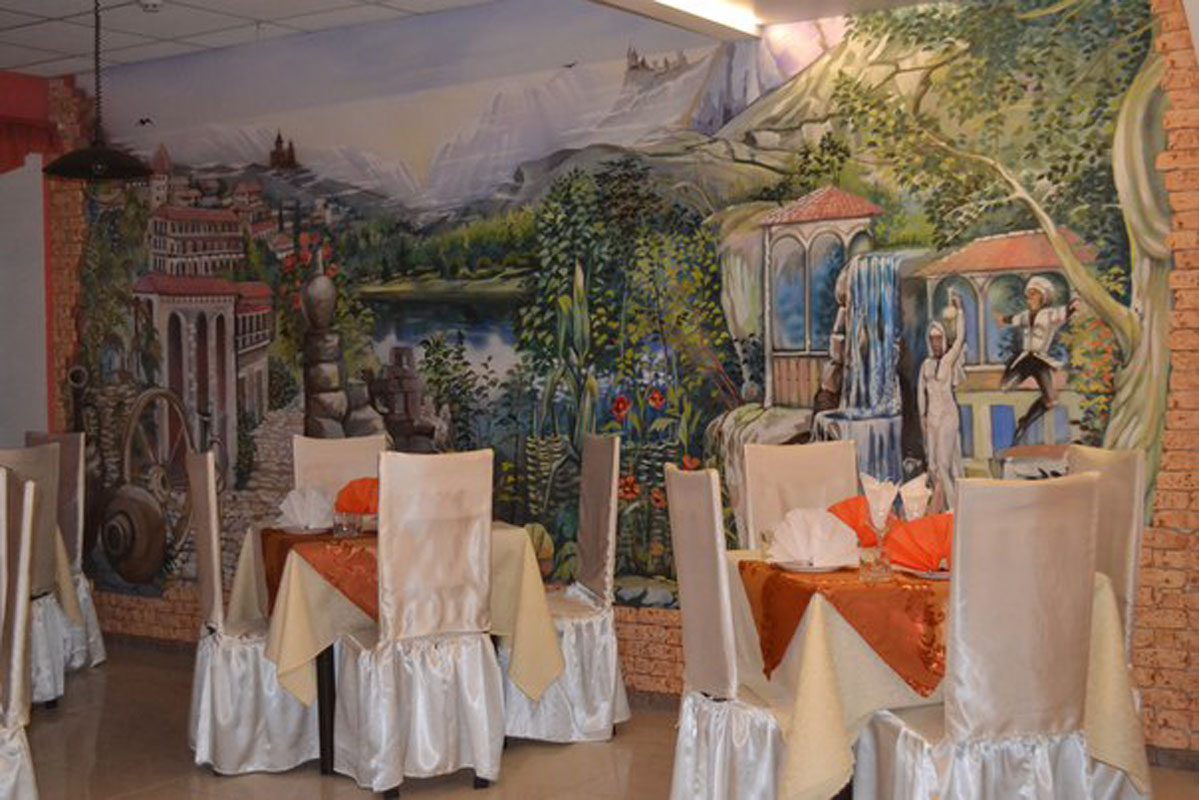 Основной зал — Грузинский дом