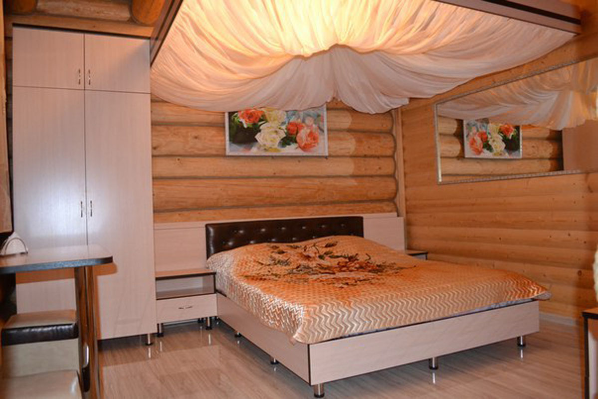 Основной зал — Грузинский дом