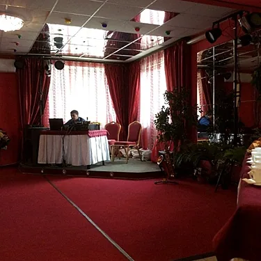 Основной зал — Ласточка на улице Интернациональной