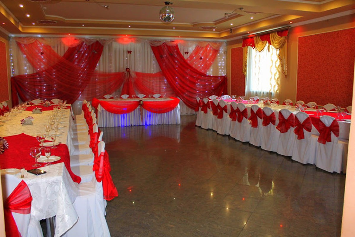 Основной зал — Мари